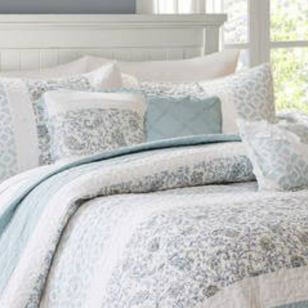 Elegant Blue and White Bedding Set